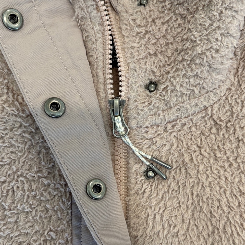 Pink Vuori Sherpa Jacket with Zipper Details - Picture 4 of 6